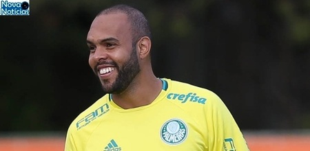 Left or right alecsandro em acao no treino do palmeiras realizado na academia de futebol 1464058363553 615x300