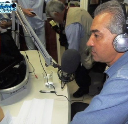 Left or right governador durante entrevista