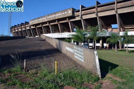Left or right 01 08 1016 0093 estadio morenao pr 001jpg