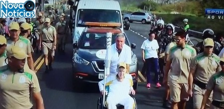 Left or right zagallo conduz tocha olimpica em cadeira de rodas no rio de janeiro 1470320941696 v2 615x300