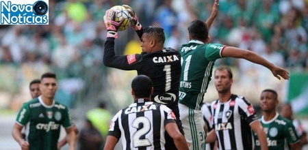 Left or right sidao sai para fazer defesa na partida palmeiras x botafogo pelo campeonato brasileiro 1479672744486 615x300