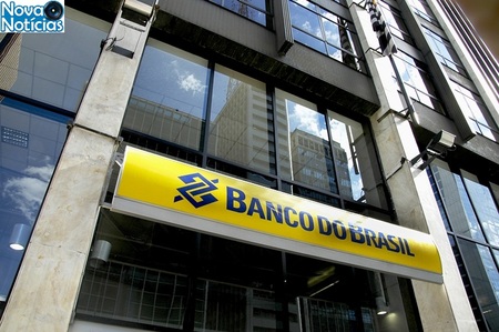 Left or right banco do brasil