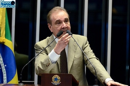 Left or right jose agripino maia