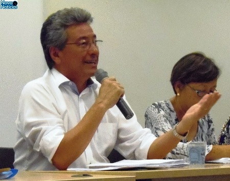 Left or right prefeito roberto um