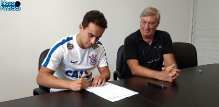 Left or right jadson assina contrato de dois anos com o corinthians apos longa negociacao 1486398459720 615x300