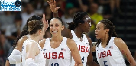 Left or right time dos estados unidos celebra acerto em partida contra a espanha na decisao do basquete feminino nos jogos olimpicos 1471722789236 v2 615x300