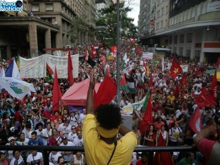 Left or right manifestacao pro dilma