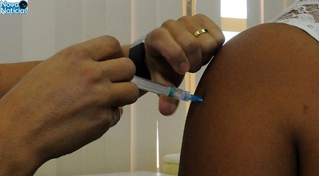 Left or right campanha de vacina contra gripe foto edemir rodrigues