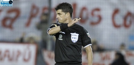Left or right arbitro andres cunha do uruguai foi escalado pela conmebol para apitar colo colo x palmeiras 1536872885817 615x300