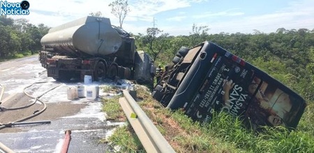 Left or right onibus de yasmin santos sofre acidente em rodovia 1545494683805 v2 615x300