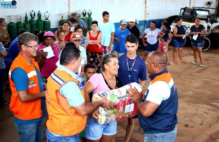 Left or right entrega de alimentos bata janeiro 2019 familias lagoa do sapo