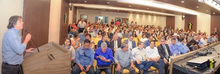 Left or right economia reuniao pedro caravina1