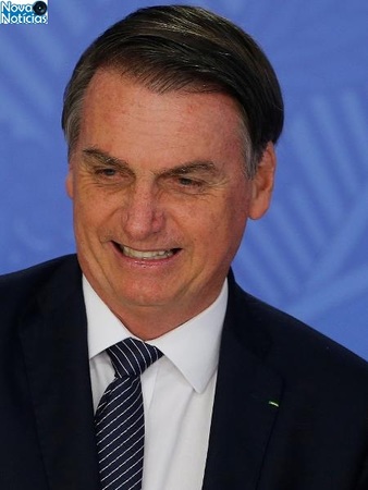 Left or right o presidente jair bolsonaro em cerimonia no palacio do planalto 1556208242079 v2 450x600