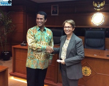 Left or right tereza cristina e ministro indonesia