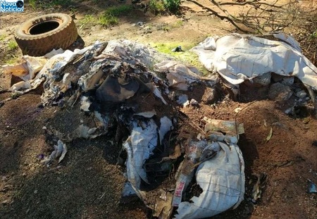 Left or right embalagens de agrotoxicos queimadas sete quedas 3 de junho de 2020