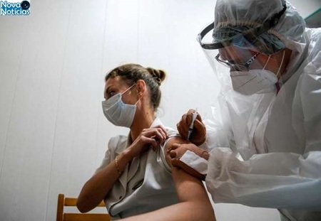 Left or right russia vacina reuters tatyana makeyeva
