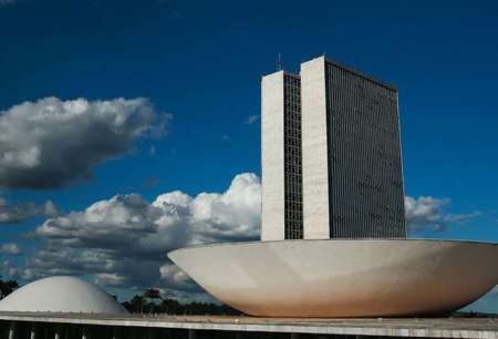 Left or right monumentos brasilia cupula plenario da camara dos deputados3103201341 1