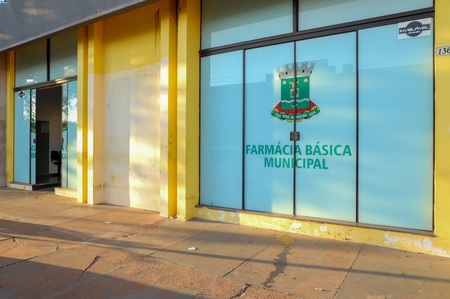 Left or right farmacia basica municipal