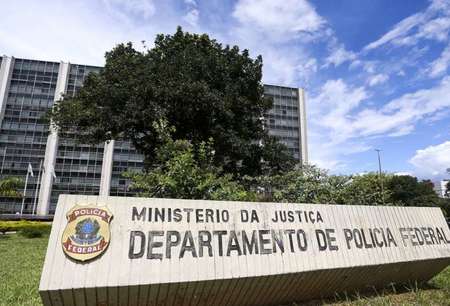 Left or right sede da policia federal em brasilia0505202669