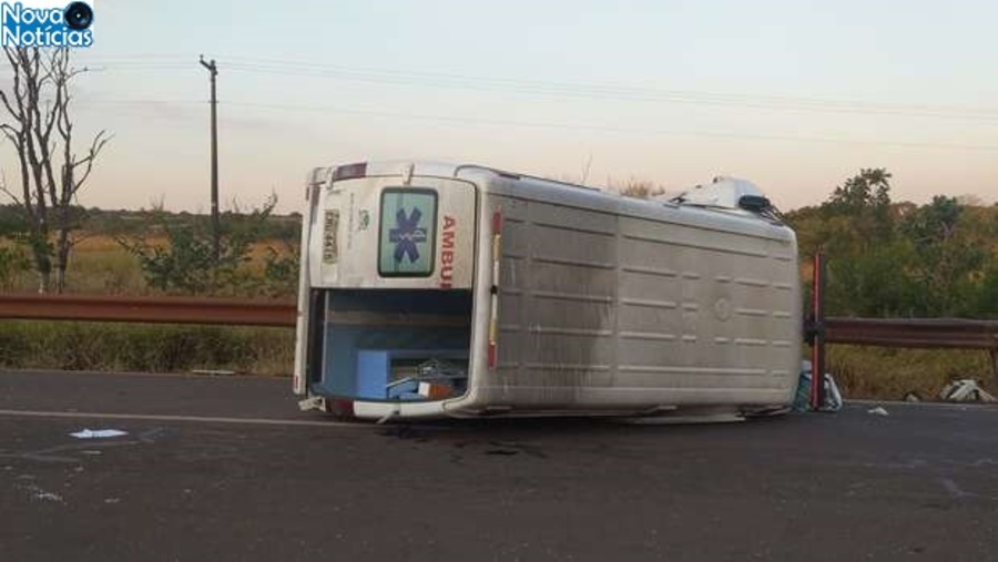 Center batida ambulancia e carreta