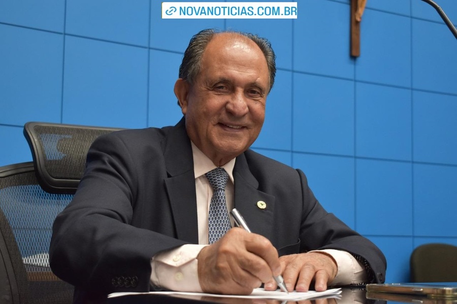 Left or right deputado z teixeira
