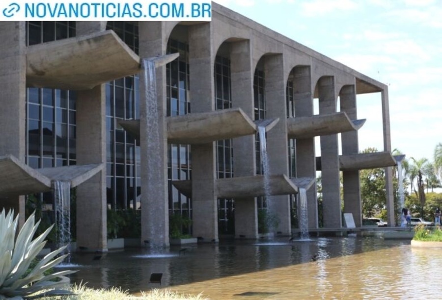Left or right palacio da justica na esplanada dos ministerios250620213602
