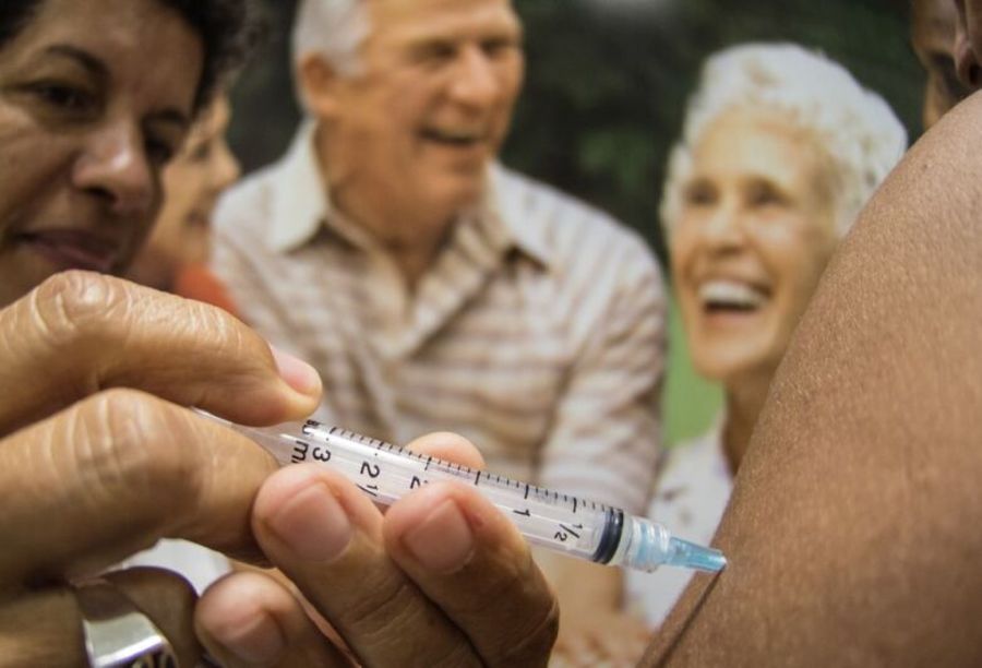 Left or right 912447 agencia brasil dia d vacinacao contra a gripe mcam 4