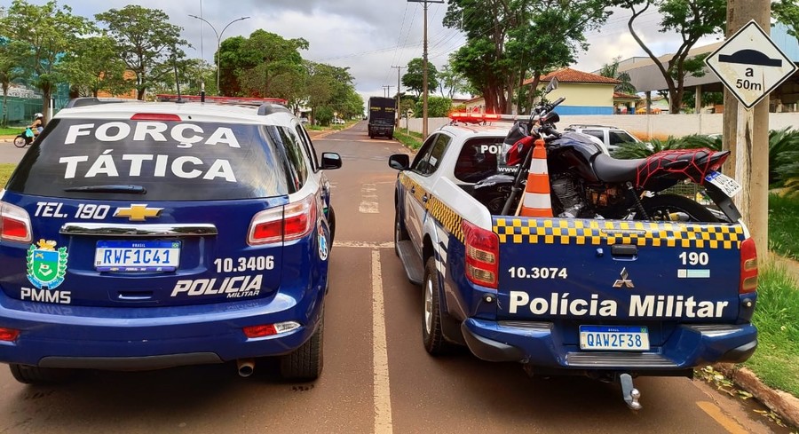 Left or right 5b754f66 75e9 4da2 afc4 abd3de8c77d1