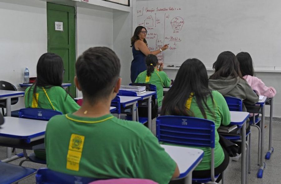 Left or right aula escola estadual lucia martins coelho matricula 2024 foto bruno rezende 730x480