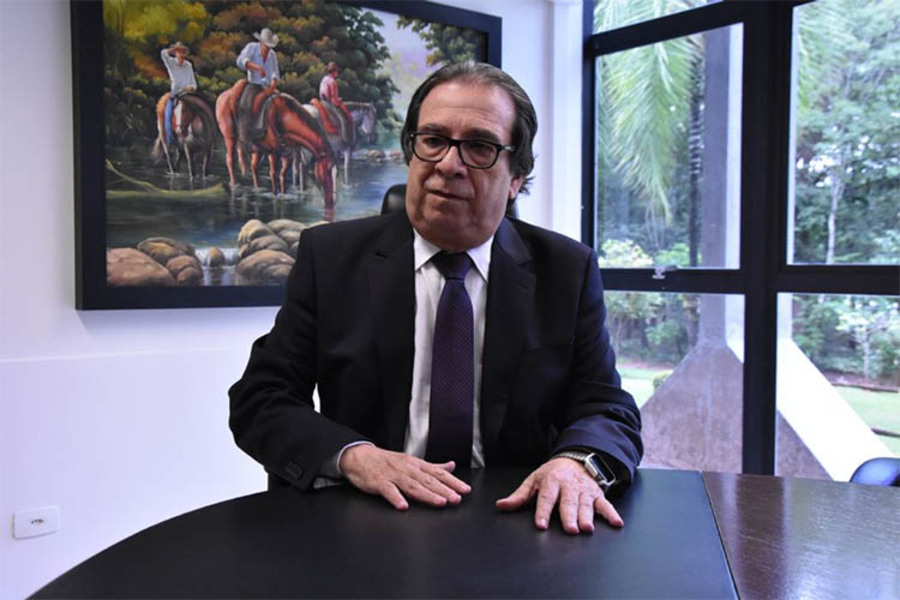 Left or right iran coelho das neves