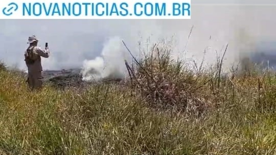 Left or right fogo em pasto dia 18 de dezembro de 2023
