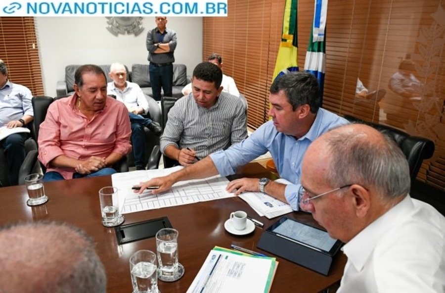 Left or right governador recebe o prefeito aldenir barbosa guga de novo horizonte do sul foto bruno rezende 01 730x480