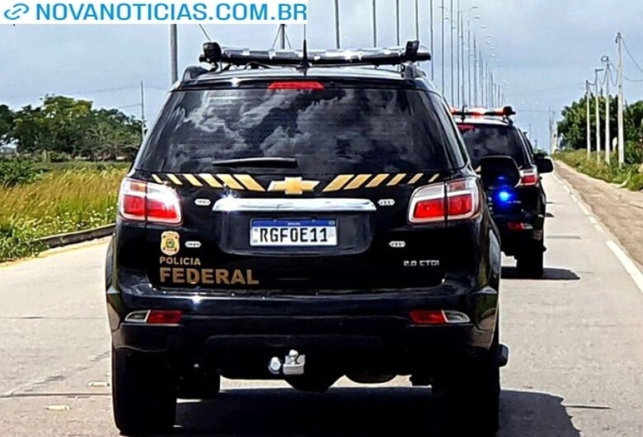 Left or right 5cf0ca06 8ed0 40ca b32f 2cfe4a6e0348