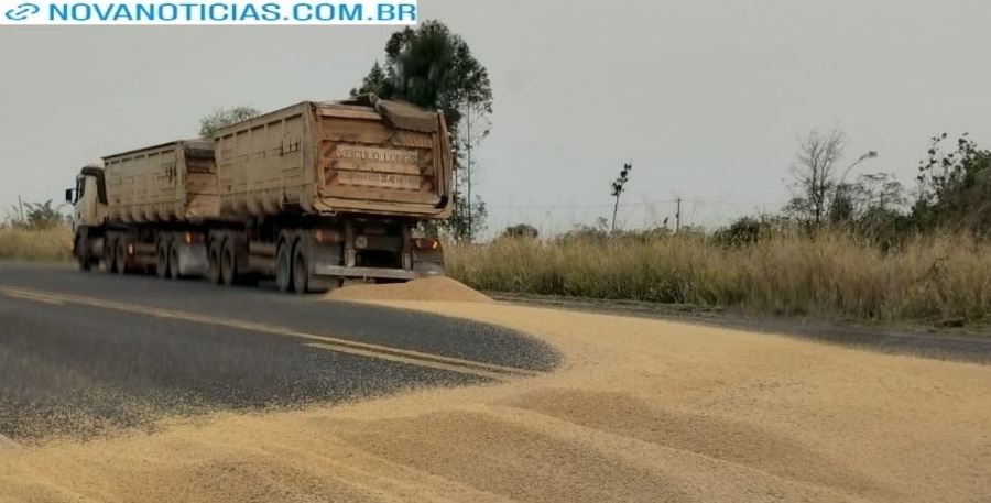 Center carga de milho na pista br 163