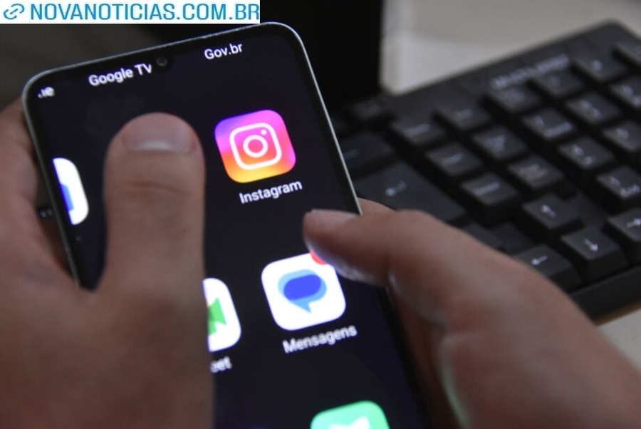 Left or right instagram