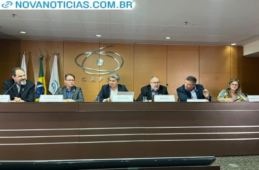 Left or right 3 o diretor presidente da fundect presidiu a mesa de apresentacao dos projetos de mato grosso do sul 730x480
