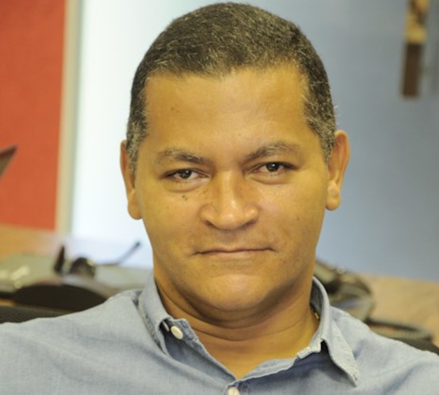Left or right wilson aquino jorn. prof.