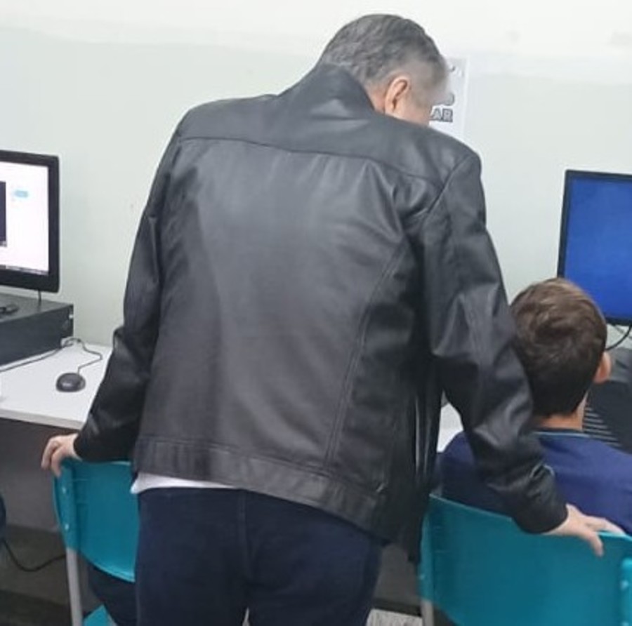 Left or right entre de computadores dia 30 de maio