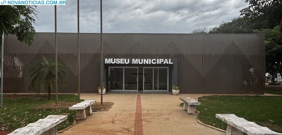 Left or right museu da nova