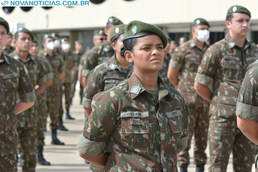 Left or right servi o militar mulhesss 777