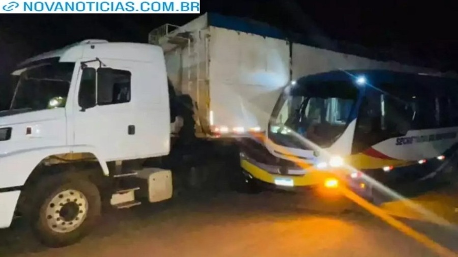 Left or right onibus com atletas do ribas futsal se envolve em acidente na br 262 17561185190485 thumb