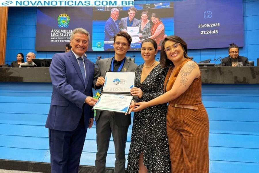 Left or right franklin schmalz recebe comenda do merito da juventude na assembleia legislativa 17589186698304 thumb