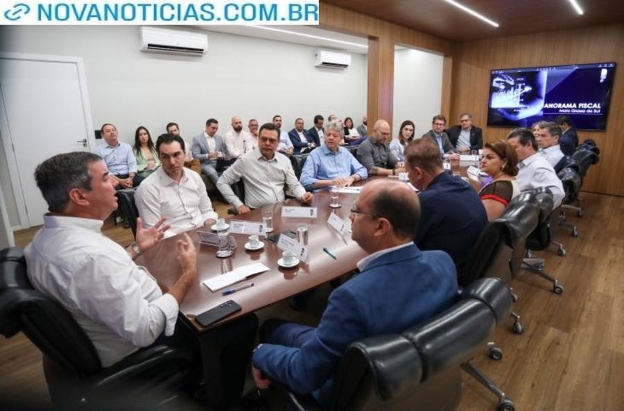 Left or right reuniao governador secretarios e adjuntos foto saul schramm 8 730x480