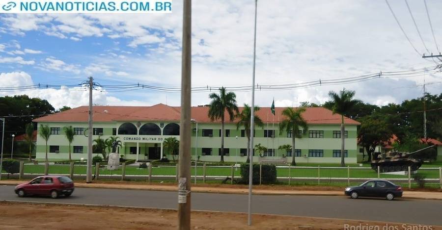 Left or right comando militar do oeste panoramio rodrigo santos rduaq7fs7jajly8p1q52mzdoq82xjpv11xt3qrn3bc