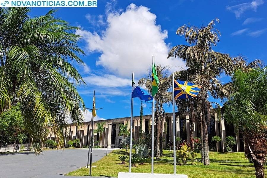 Left or right 2025 10 29 09 37 53 77c2ddf1 2f19 4675 87f2 8ba053a69657