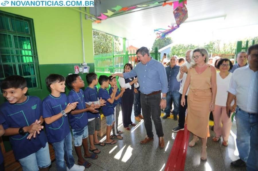 Left or right gover nador m escola de nova