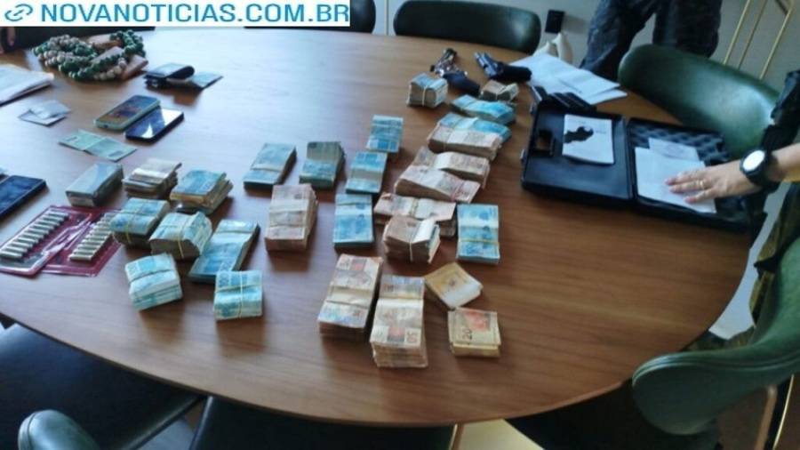 Left or right operacao blindagem investigacao expoe rede de apoio do pcc e revela elo entre presos e agentes publicos 17626068008824 thumb