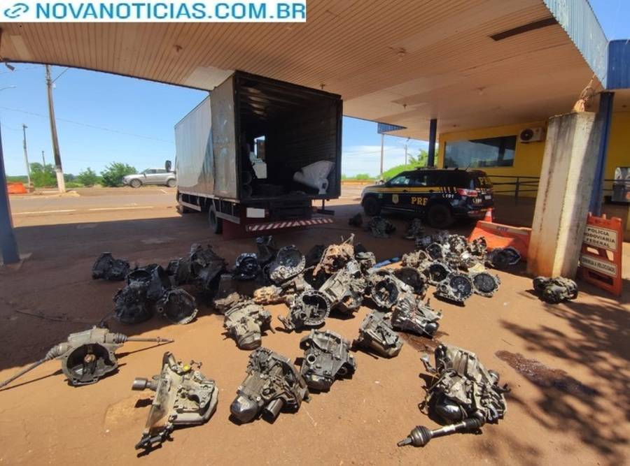 Left or right 085bcd26 be79 431b 82d4 77707a4c2ed1