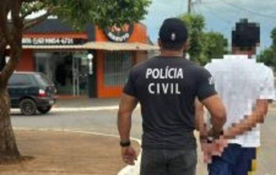 Left or right whatsapp image 2025 12 01 at 17.23.13 225x300