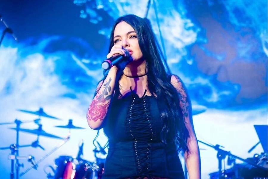 Left or right whatsapp image 2026 01 01 at 113536